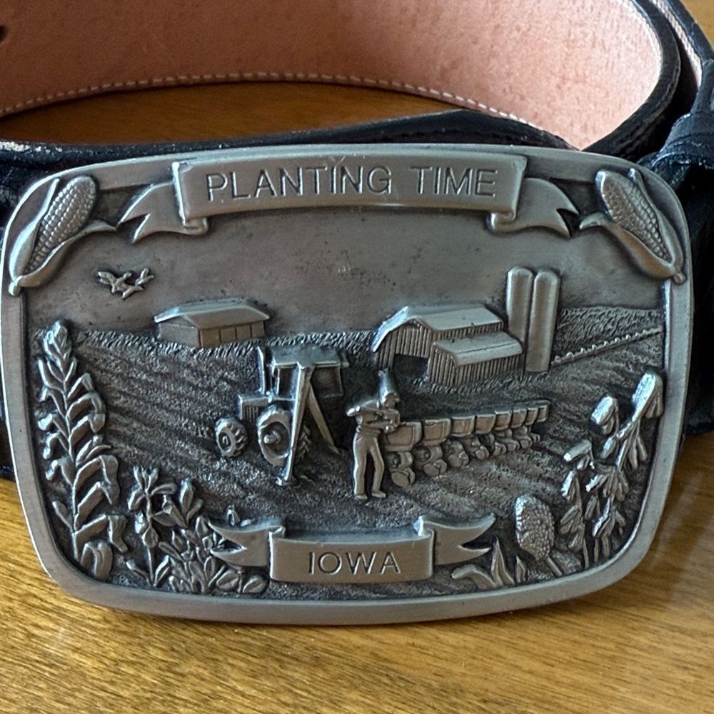 Dekalb pewter buckle & leather belt